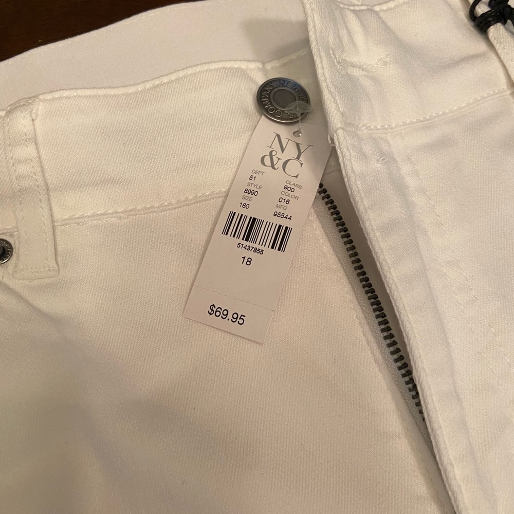 White crop jeans